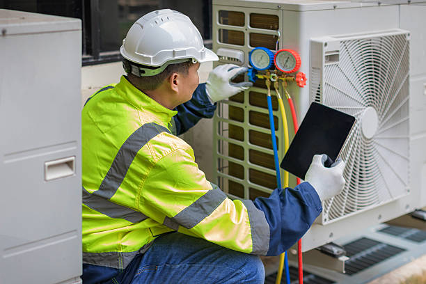 Professional Ac Installation technician working in Bingen, WA